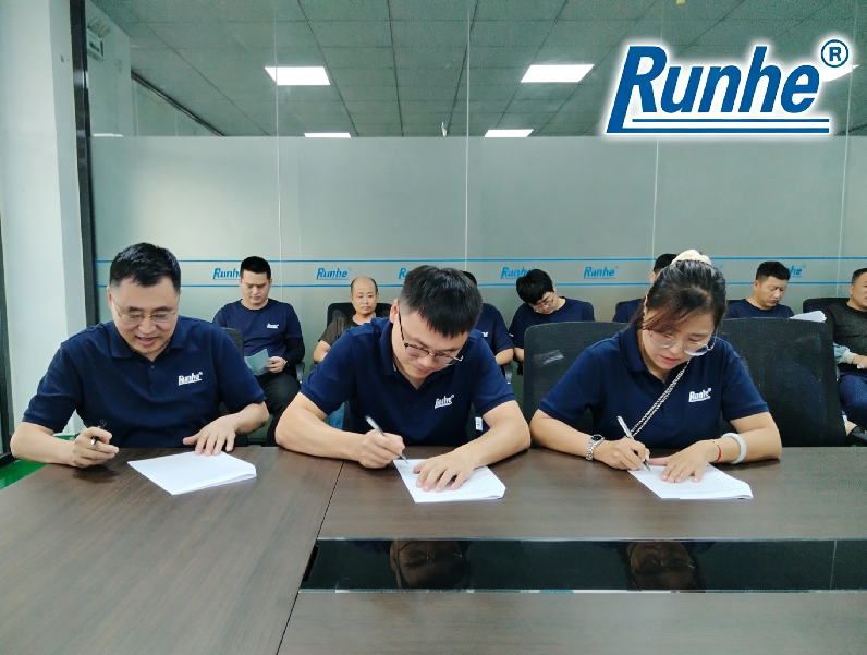 Mentor‑Apprentice Contract Signing Ceremony Held at Dandong Runhe Seal Co., Ltd.